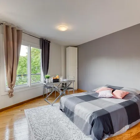 Studio Moderne & Cosy Proche Paris Apartment *